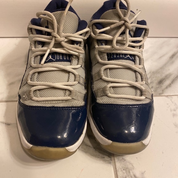 Nike Air Jordan Retro 11 Low Georgetown  Youth 2y - Picture 9 of 12